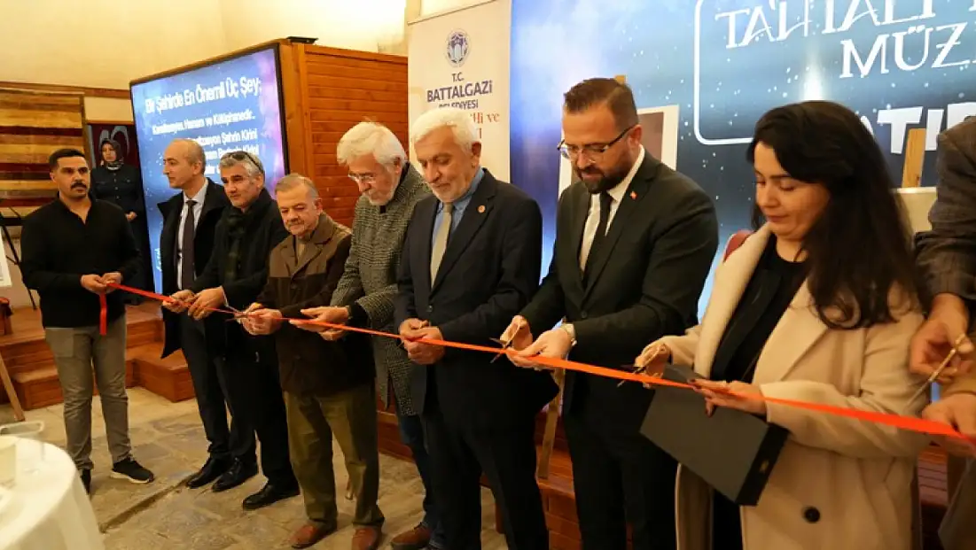 “Bir Kent, Bir Tarih, Bir Kadraj” Fotoğraf Sergisi Tahtalı Hamam Müzesi’nde Açıldı
