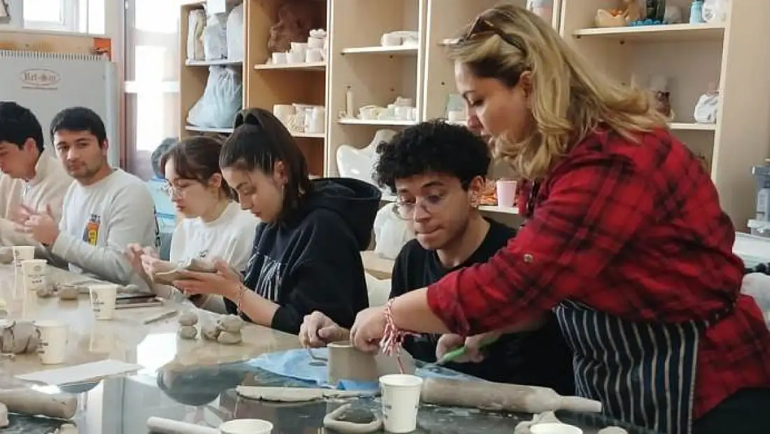 Genç Tıpçılar Sanat Merkezi’nde Seramikle Buluştu