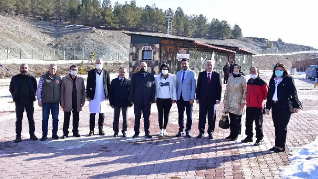 Hayvanseverlerden Geçici Hayvan Bakımevi’ne Ziyaret