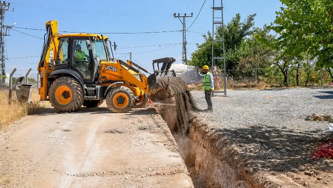 Özal Mahallesinde İçme Suyu Hattının 2 Km Yapıldı