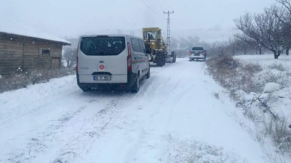 21 Mahallede Kar Küreme ve Yol Açma Çalışmaları Devam Ediyor