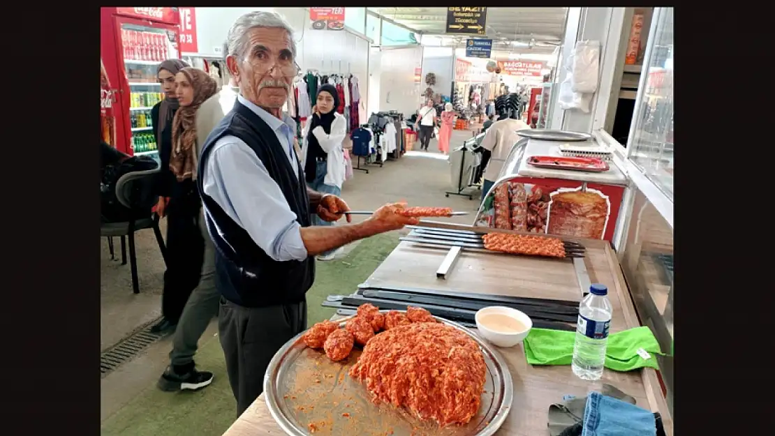 59 Yıllık Tecrübe Abdurrahman Aslan: Kebap Ustalığı Gönül İşidir