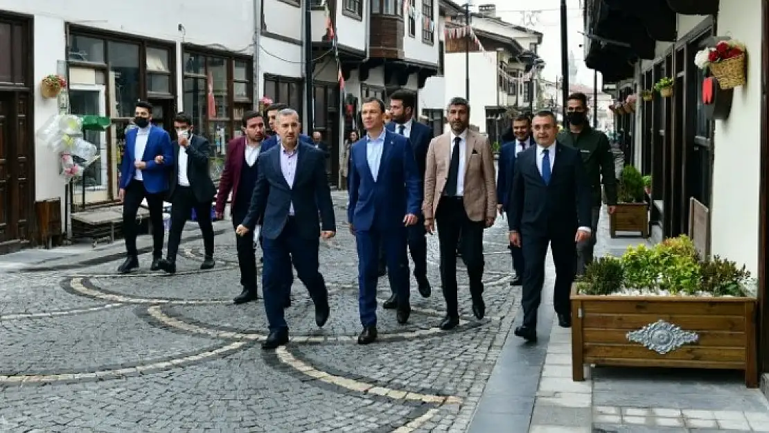 AK Parti Genel Bşk. Yard. Fatih Şahin'den Başkan Çınar'a Tebrik