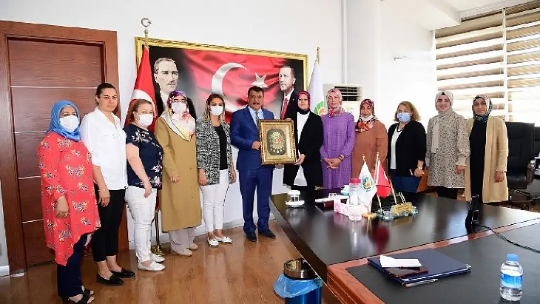 AK Parti Malatya Kadın Kolları'ndan Başkan Gürkan'a Ziyaret