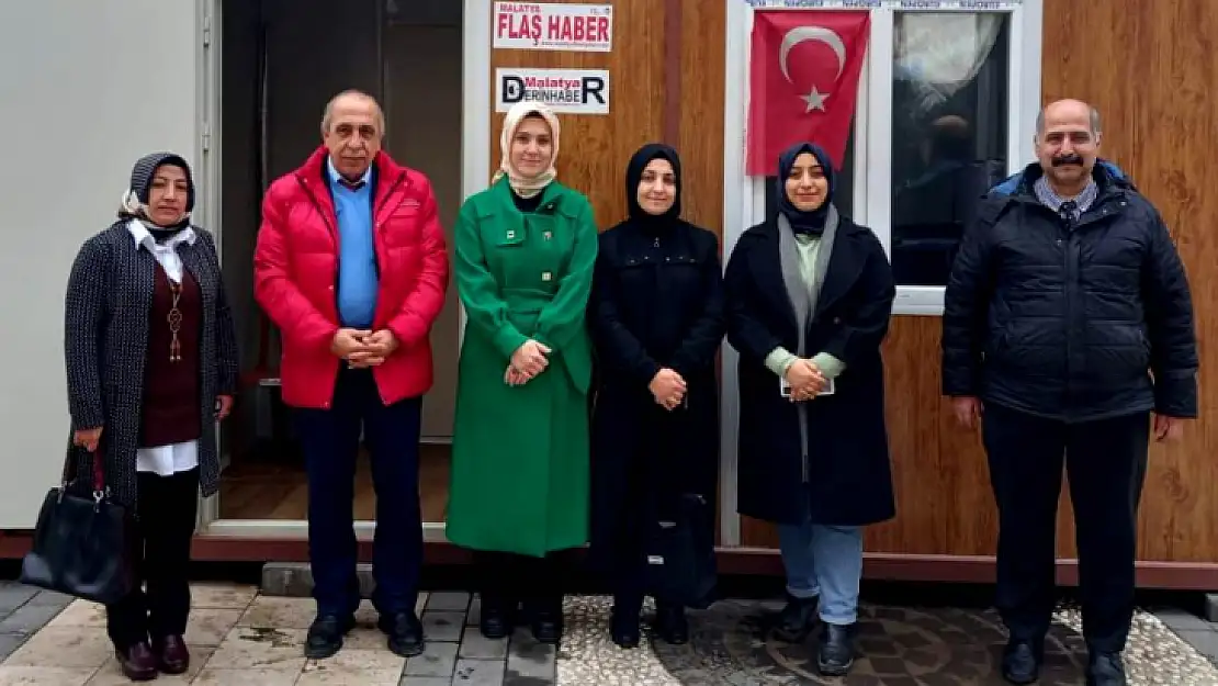 AK Parti Yeşilyurt İlçe Kadın Kolları Yönetimi Gazetecileri 10 Ocak'ta Unutmadı