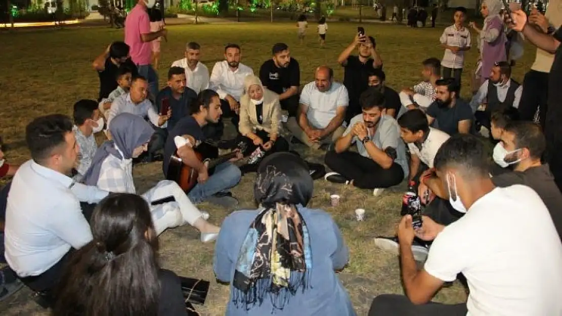 AK Partili Çalık' Gençlerle Buluştu'