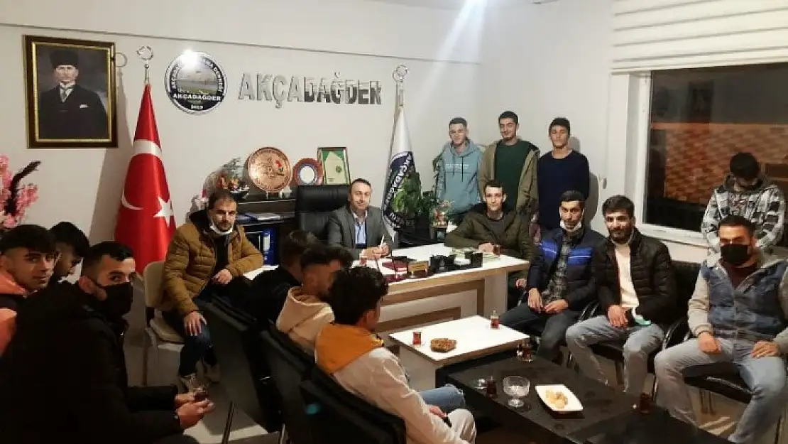 Akçadağ Gençleri Toplantıda Buluştu