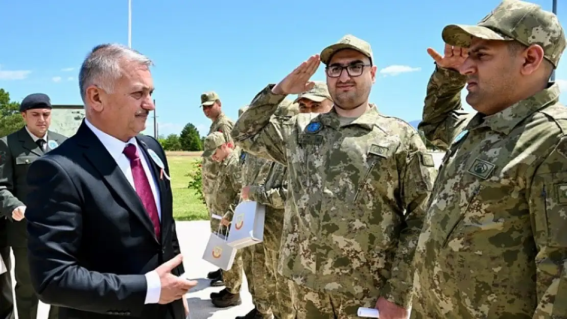 Altay Kışlasında' Temsili Askerlik Töreni'