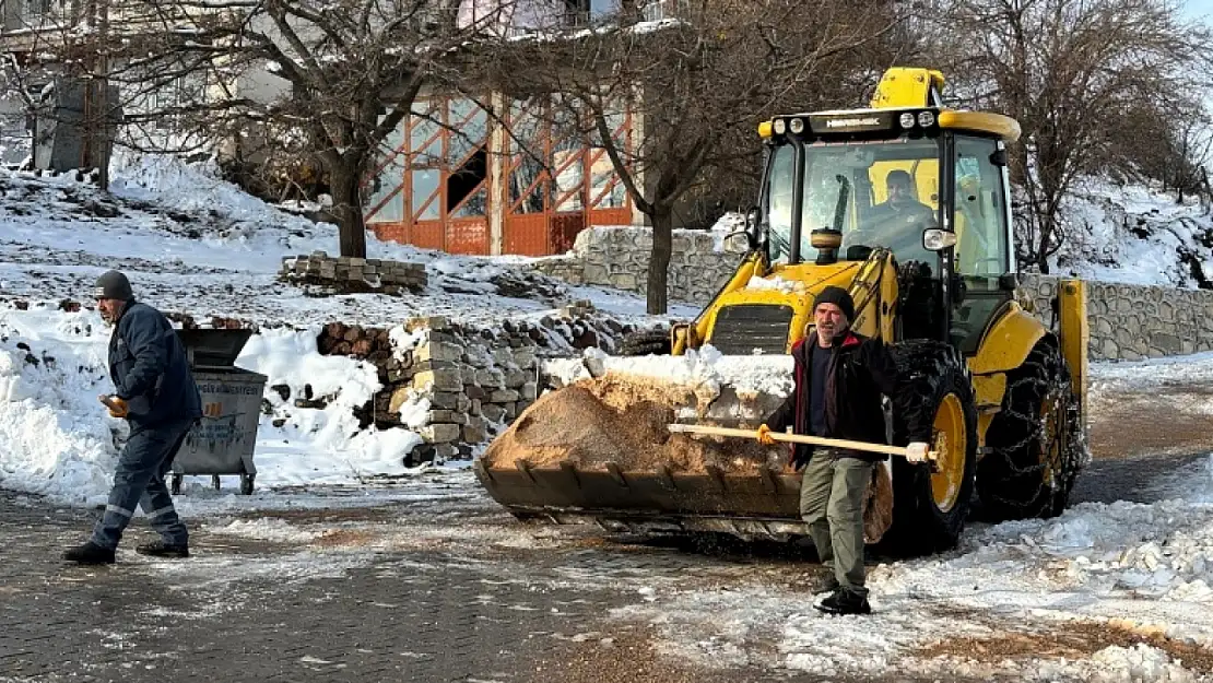 Arapgir Belediyesi Karla Mücadelede Başarılı