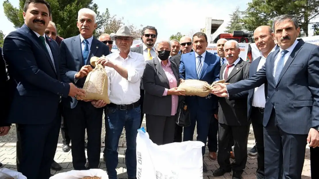 Arguvan'da Çiftçilere 20.500 kg Nohut Tohumu Dağıtıldı