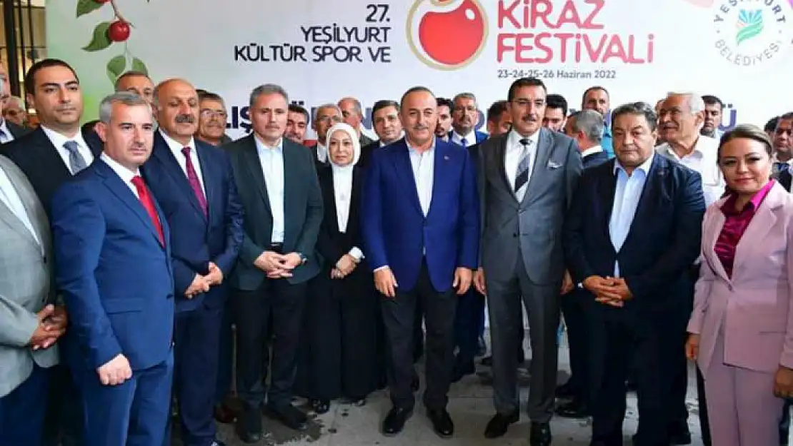Bakan Çavuşoğlu,' Kiraz Festivali Hayırlı Uğurlu Olsun'