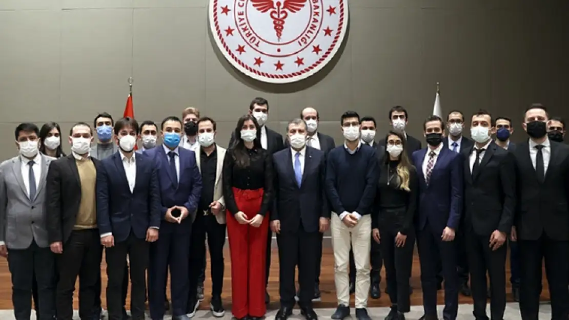 Bakan Koca Asistan Hekimlerle Buluştu