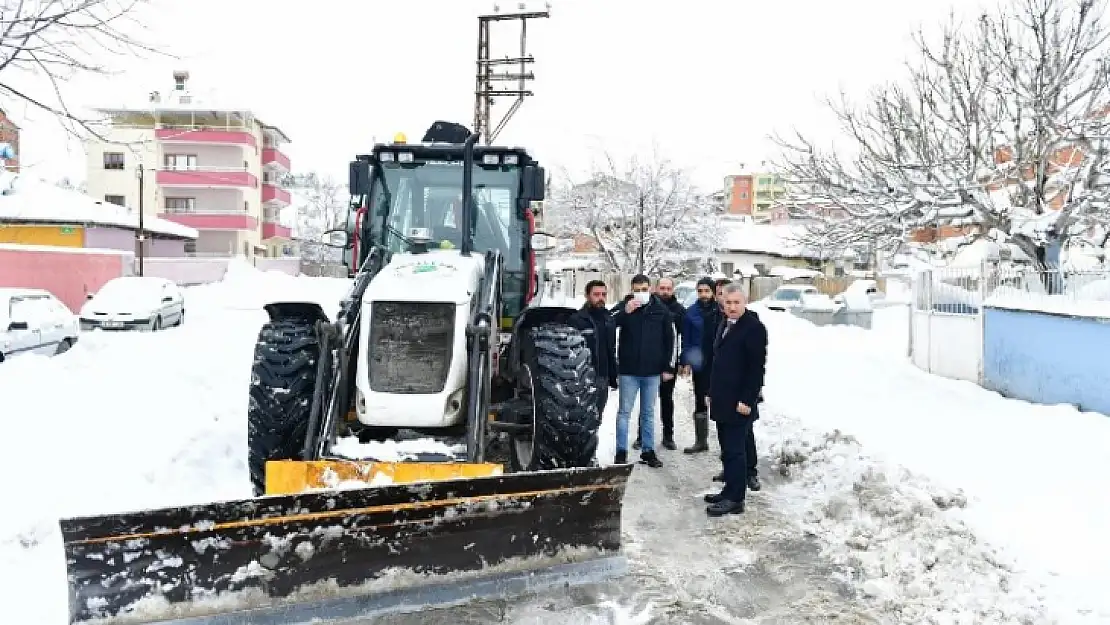 Başkan Çınar, Kar Temizleme Çalışmalarını Yakından Takip Ediyor