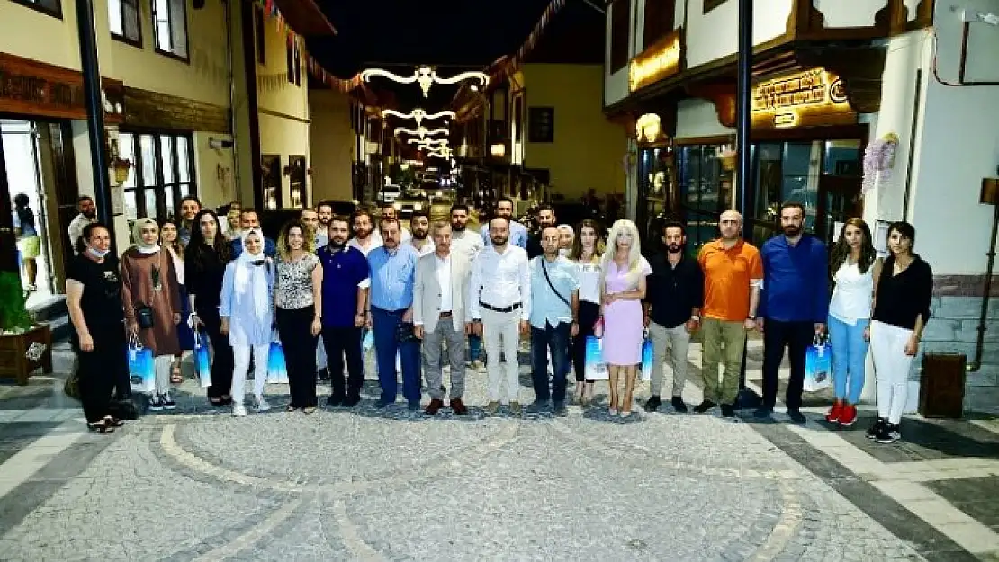Başkan Çınar, Malatya Mimarlar Odası Yönetimini Lezzet Caddesinde Ağırladı