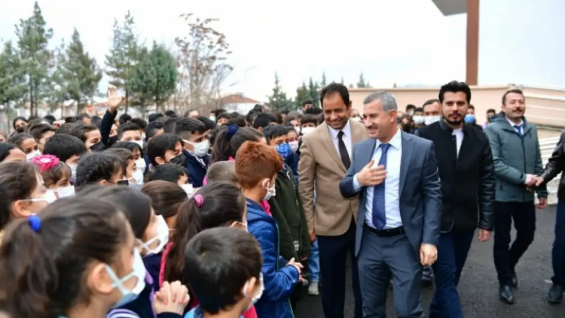 Başkan Çınar' Öğrencilerimize Sağlıklı ve Güzel Ortamlar Sunuyoruz'