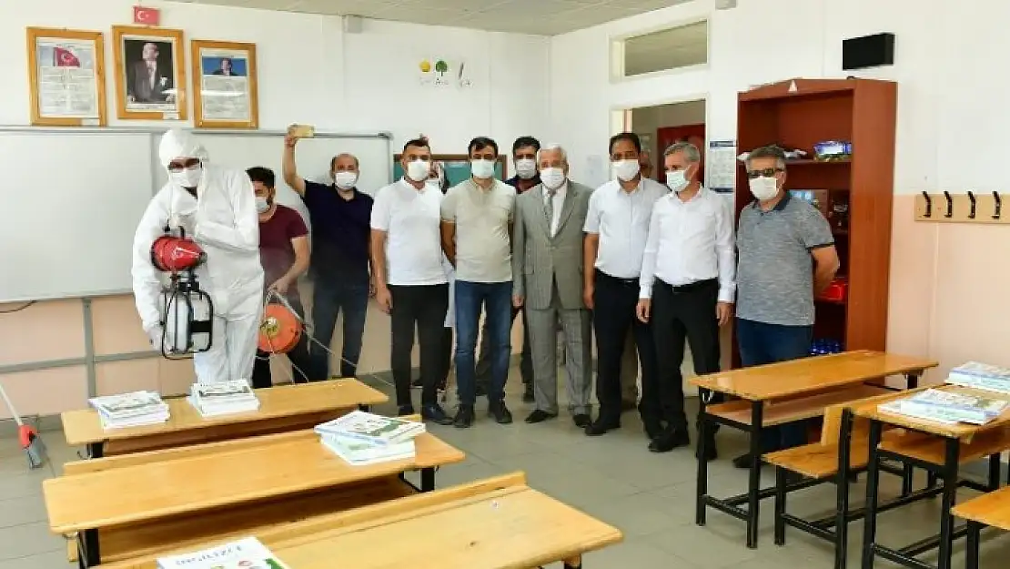 Başkan Çınar, Okullardaki Temizlik Çalışmalarını Yerinde Takip Etti