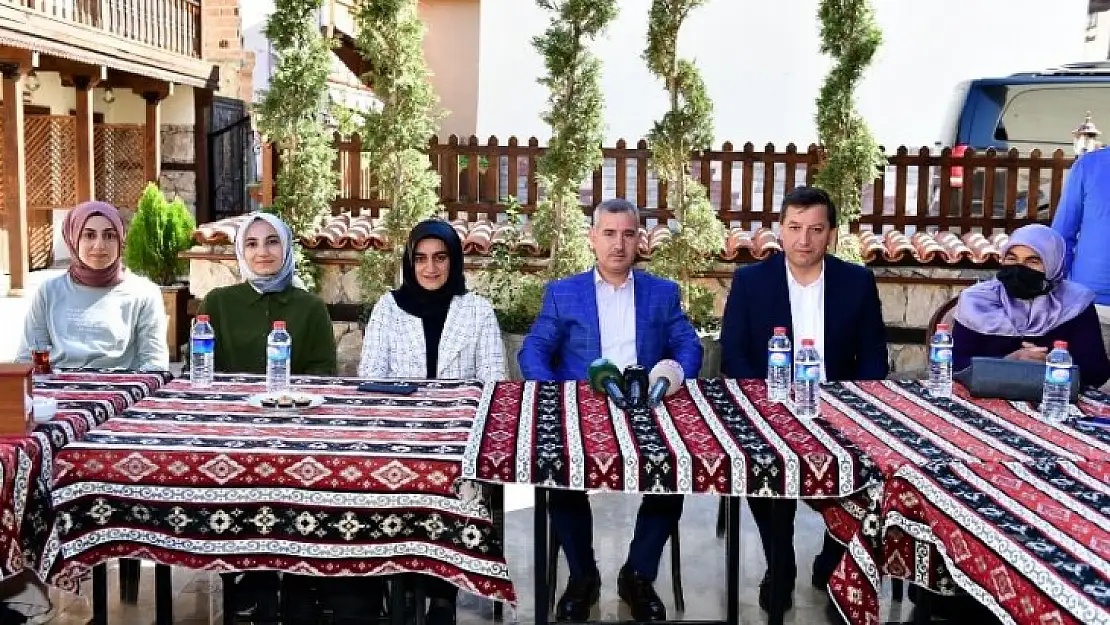 Başkan Çınar, Tügva Malatya İl Yönetimini İ Lezzet Caddesinde Ağırladı