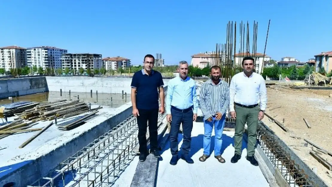 Başkan Çınar, Yakınca Yarı Olimpik Yüzme Havuzunun İnşaatını İnceledi