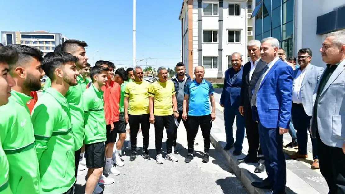 Başkan Çınar, Yeşilyurt Belediyespor U-18 Takımını Kahramanmaraş'a Uğurladı
