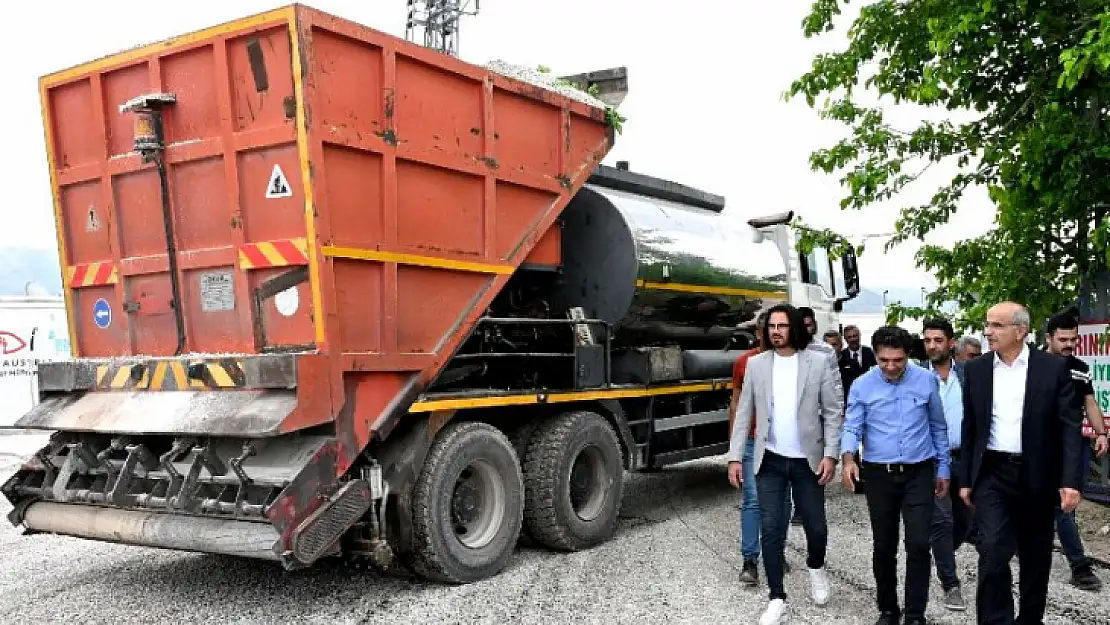 Başkan Er İkizce Mahallesinde Devam Eden Yol Çalışmalarını İnceledi