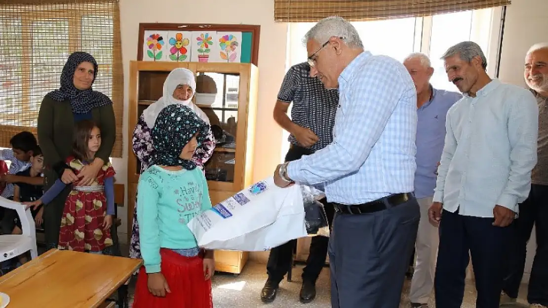 Başkan Güder'den Minik Kalplere Bayram Hediyesi