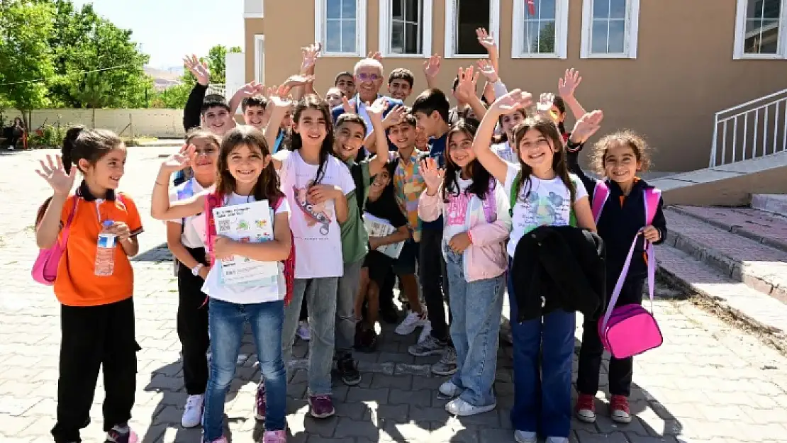 Başkan Güder'den Öğrencilere İlk Ders Sürprizi