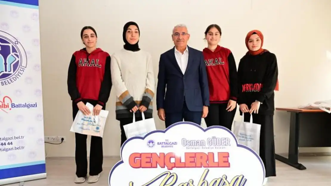 Başkan Güder Gençlerin Yanında Olmaya Devam Ediyor