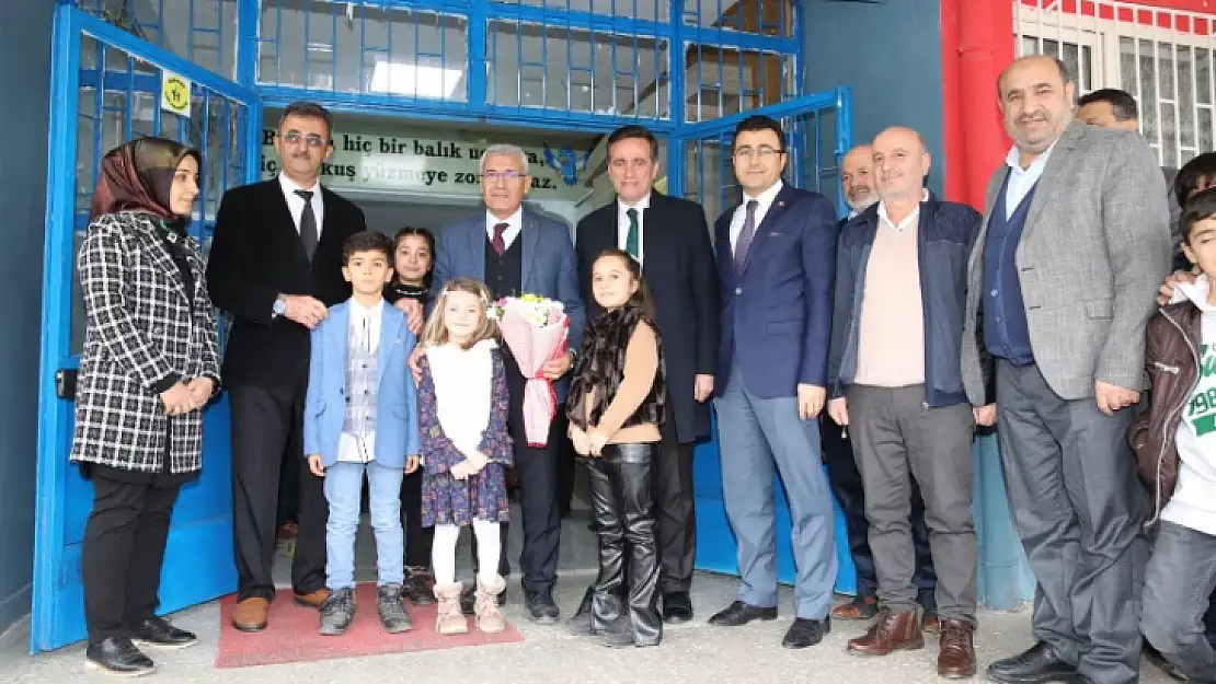 Başkan Güder, Öğrencilerin Karne Heyecanına Ortak Oldu