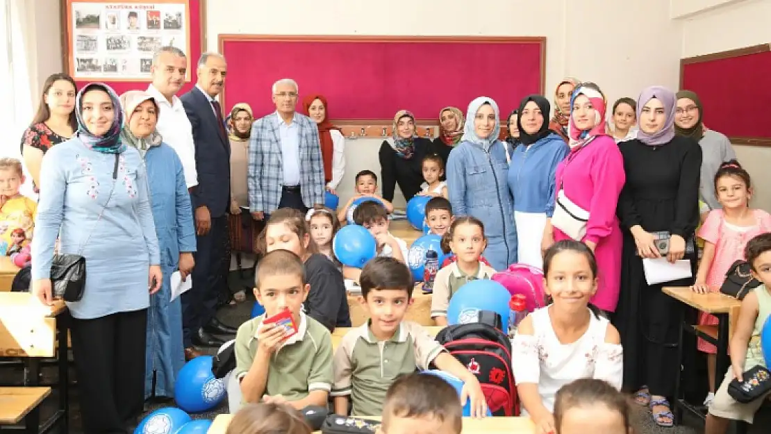 Başkan Güder Okula İlk Kez Başlayan Miniklere Sürpriz Yaptı