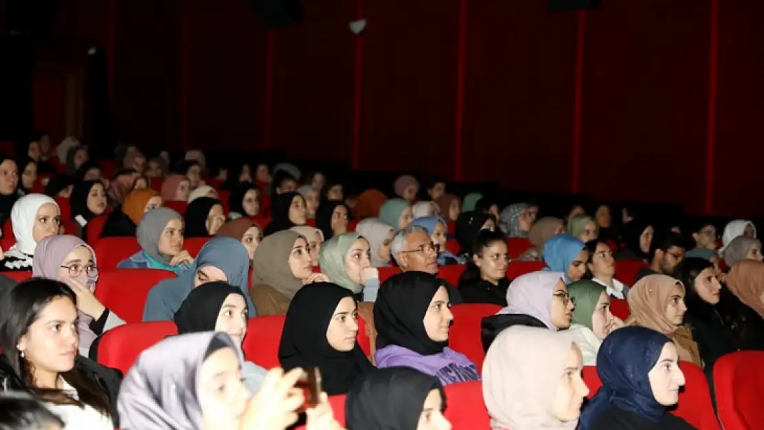 Başkan Güder, Üniversite Öğrencileriyle 'Buğday Tanesi' Filmini İzledi