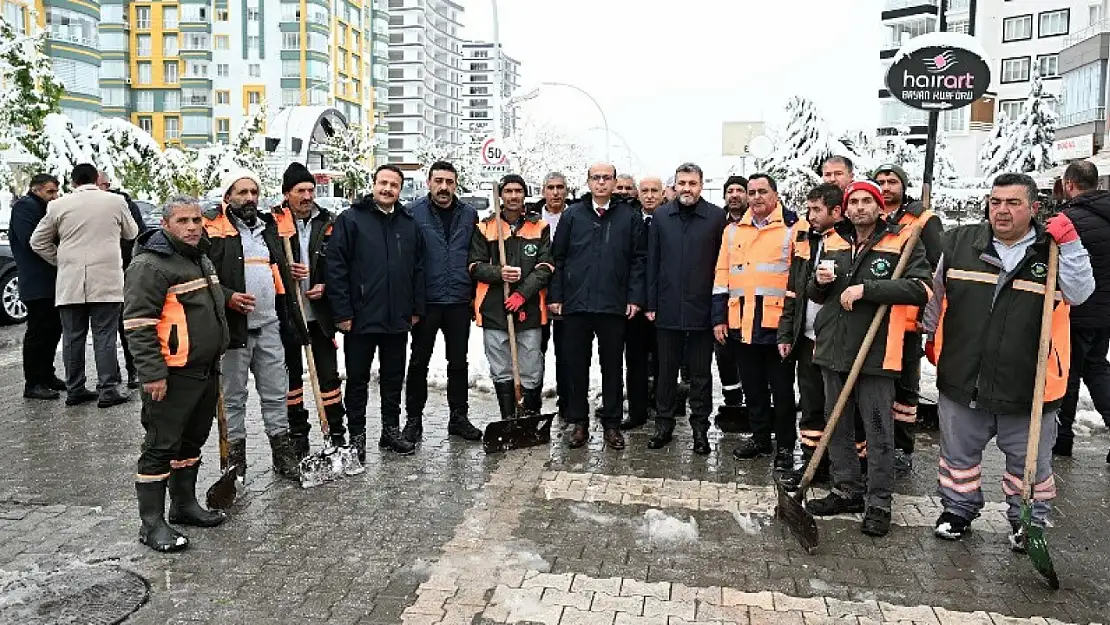 Başkan Prof. Dr. Geçit 'in Talimatıyla Başarılı Karla Mücadele Çalışması