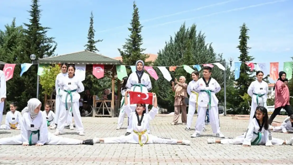 Başkan Yrd. Dikenli' Türkiye Yüzyılında Gençlerimize Büyük Görevler Düşüyor'