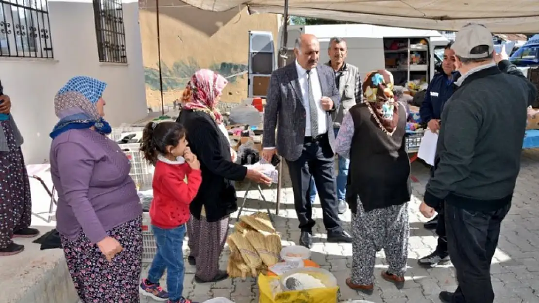 Başkan Zelyurt'tan Pazar Esnafına Ziyareti
