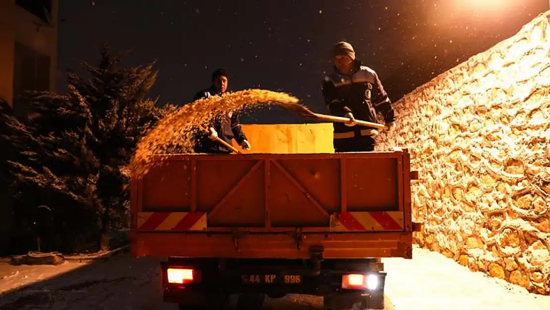 Battalgazi Belediye Ekipleri Gece Boyunca Yollardaydı