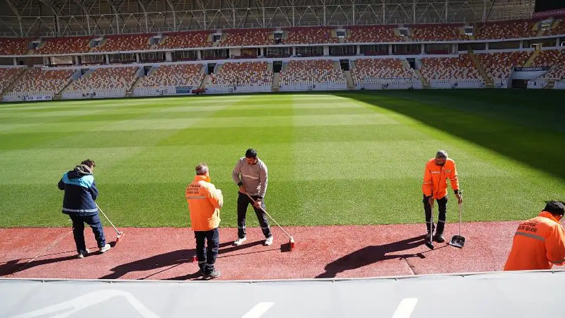 Battalgazi Belediyesi Malatya Stadyumu'nu Futbola Hazırlıyor