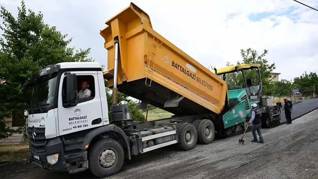 Battalgazi Belediyesi'nden Sıcak Asfalt Hizmeti
