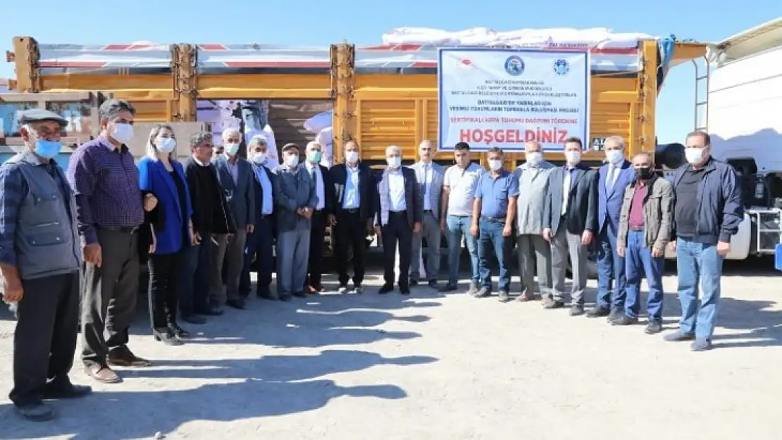 Battalgazi'deki Üreticilere Sertifikalı Arpa Tohumu Dağıtıldı