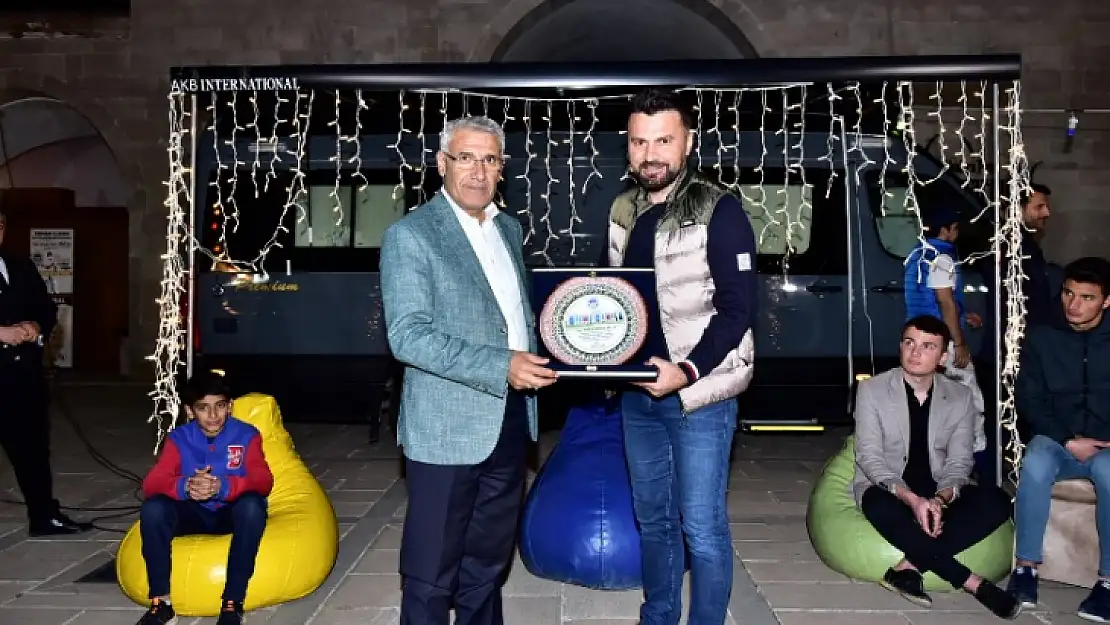 Battalgazili Gençler Sordu, Yazar Uzun Cevapladı