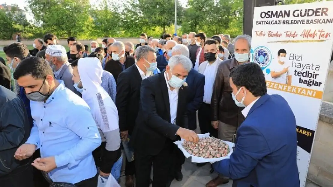 Bayram Namazı 800 Yıllık Namazgâhta Eda Edildi
