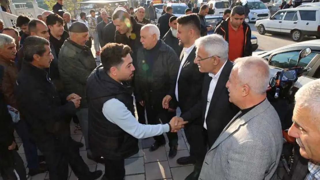 Bayram Namazı Alacakapı Merkez Camii'nde Eda Edildi