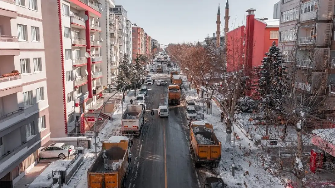 Büyükşehir Belediyesi Ekipleri 7/24 Çalışmalarını Sürdürüyor