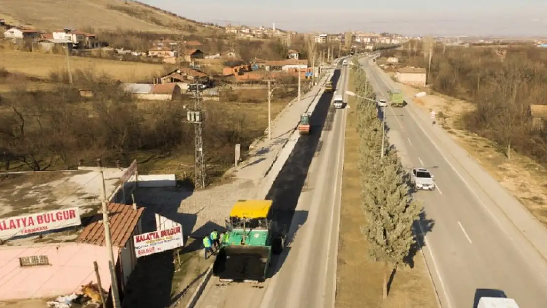 Büyükşehir Belediyesi Eski Malatya Yolunda Asfalt Çalışmalarını Sürdürüyor