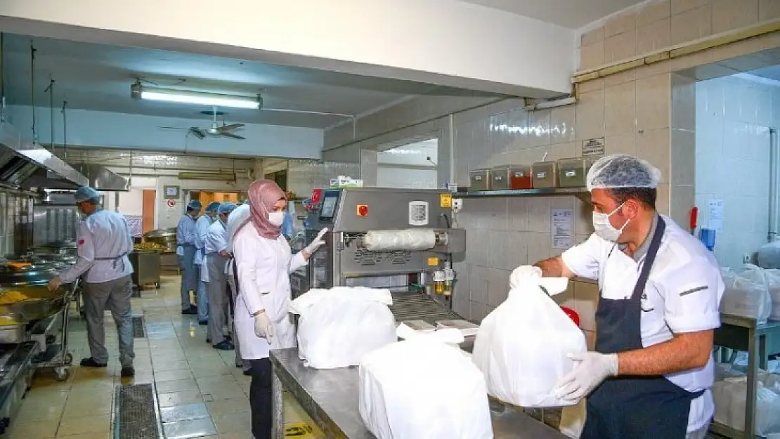 Büyükşehir Belediyesi Yemek Dağıtımına Bayram Sonuna Kadar Devam Edecek