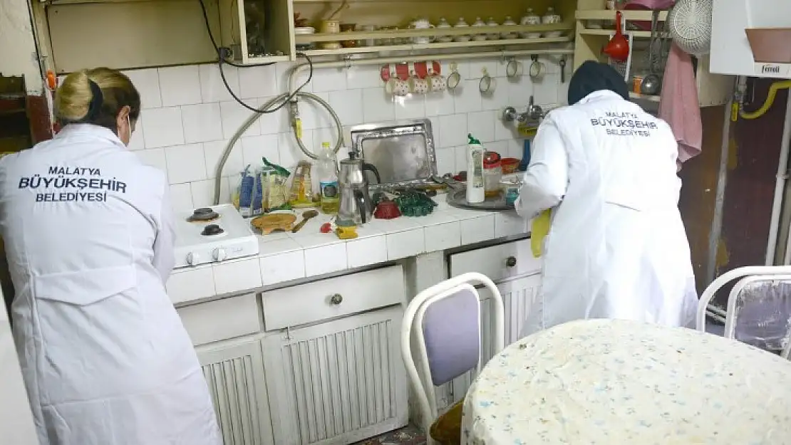 Büyükşehir Belediyesinden Kimsesiz ve Yaşlılara Temizlik Hizmeti