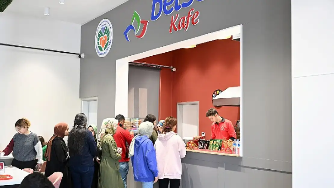 Büyükşehir Belediyesinden Öğrencilere İkram