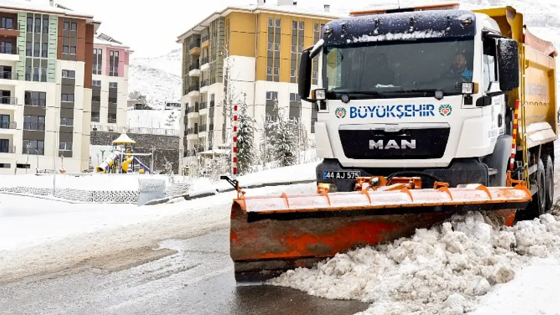 Büyükşehir'den 56 Mahallede Kar Çalışması