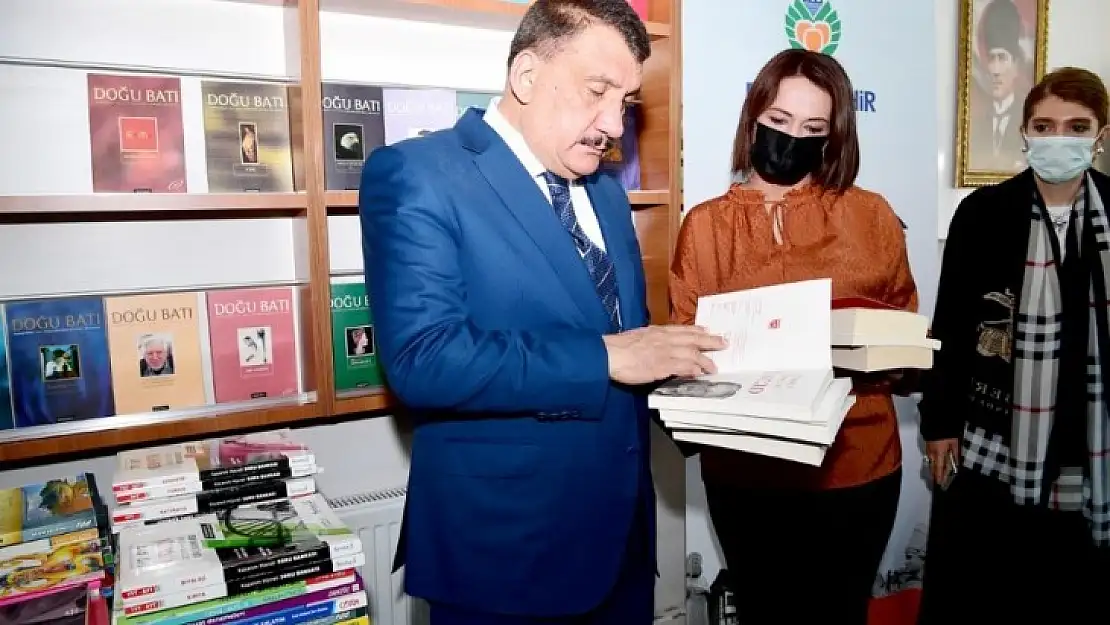 Büyükşehir'den Anlamlı Kampanya 'Bir Kitap'ta Sen Bağışla'