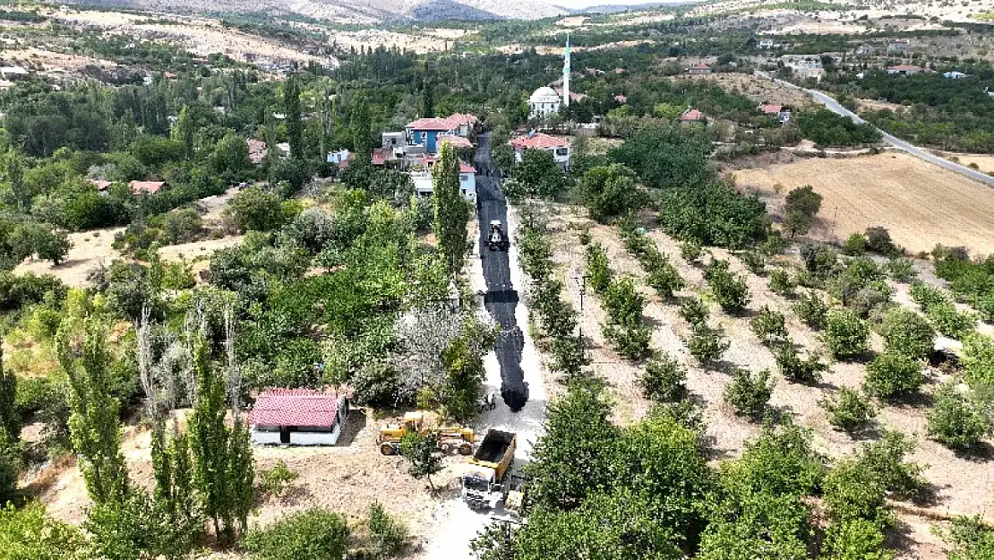 Büyükşehir Hekimhan'da Yol Ağlarını Güçlendiriyor