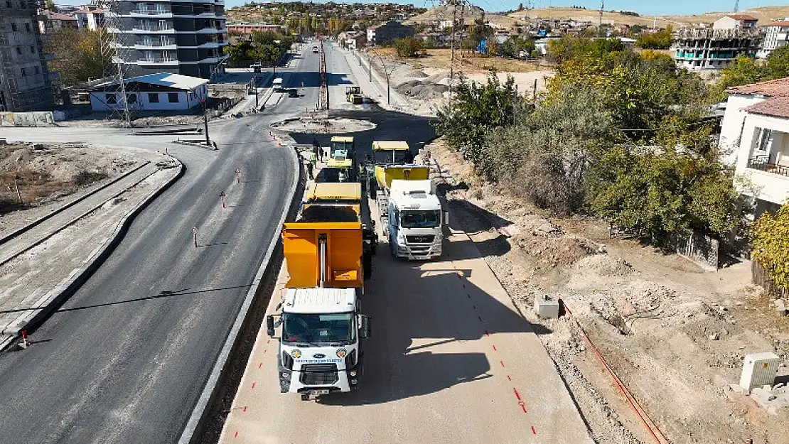 Büyükşehir Mehmet Akif Üstündağ Caddesi'ni Güvenli Konforlu Hale Getiriyor