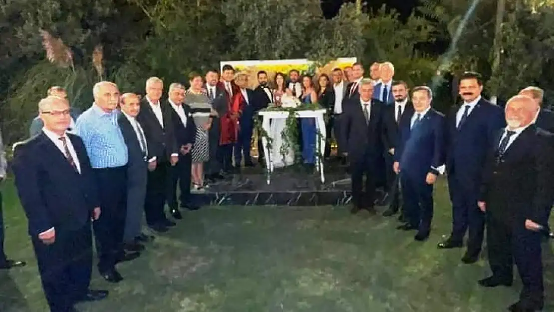 CHP'lileri İzmir'de Buluşturan Düğün
